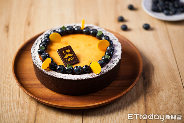 ▲台北國賓麵包房推出融合三種頂級法國乳酪製成的「諾曼地乳酪蛋糕」。（圖／台北國賓提供）