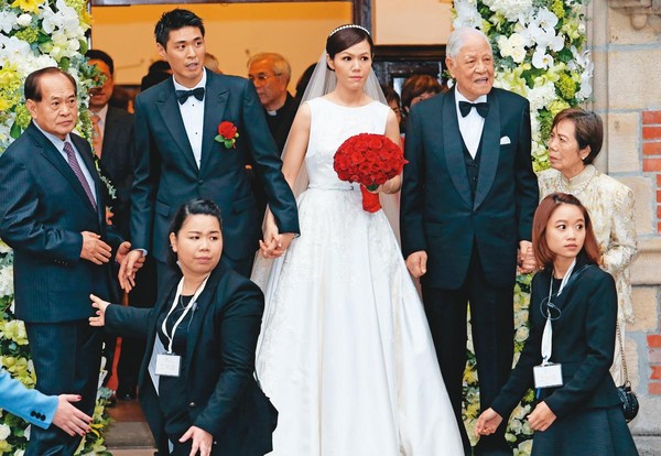 由於獨子早逝，李登輝十分寵愛孫女李坤儀，這是2015年李坤儀出嫁時的照片。（聯合知識庫）