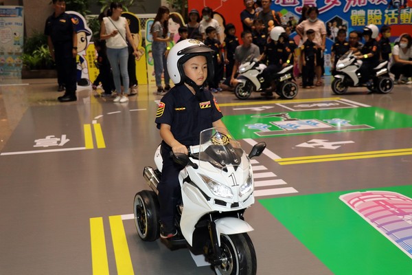 ▲嘉義市警局一日警察體驗。（圖／嘉義市政府提供）