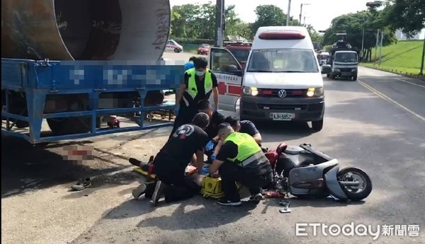 ▲▼新北市樹林區環漢路五段50號，一輛大貨車與機車發生車禍。（圖／記者陳雕文翻攝）