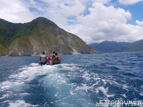 ▲快訊／粉鳥林4遊客出海...要到秘境海域潛水！1人失聯　警消緊急搜尋中。（圖／記者游芳男翻攝）