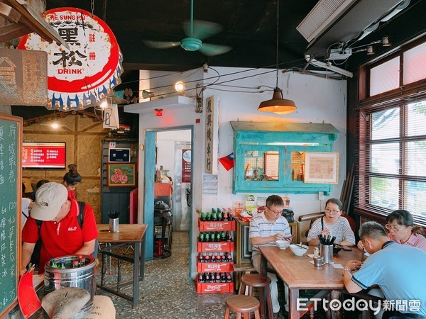 ▲▼三峽老街,東道飲食亭,古早味排骨飯。（圖／記者蔡玟君攝）