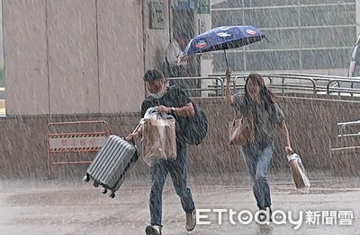 雨最猛時刻要來了！豪雨明轟中南部　氣象署示警「大潮防淹水」
