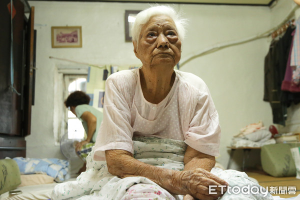 ▲▼   管路安心計畫 提供插管個案完善醫療照護 97歲老婦直喊：阿里阿多          。（圖／記者翁伊森翻攝）