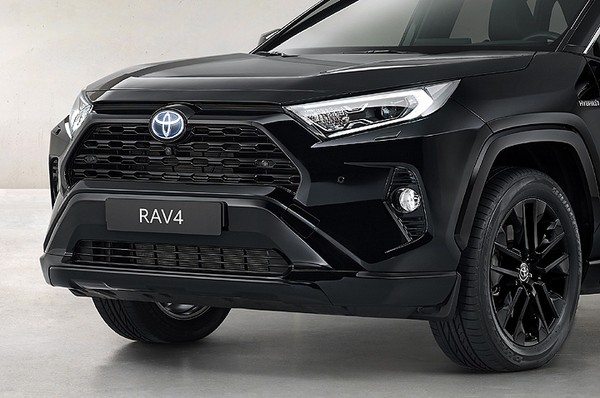 TOYOTA RAV4歐洲推出「黑衣」特仕版　台灣新年式車型將漲2至3萬元（圖／翻攝自TOYOTA）