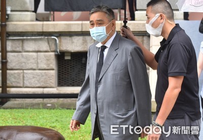 王文洋包養「人妻產子」200萬買斷　律師諷發戰報：貧窮限制我想像