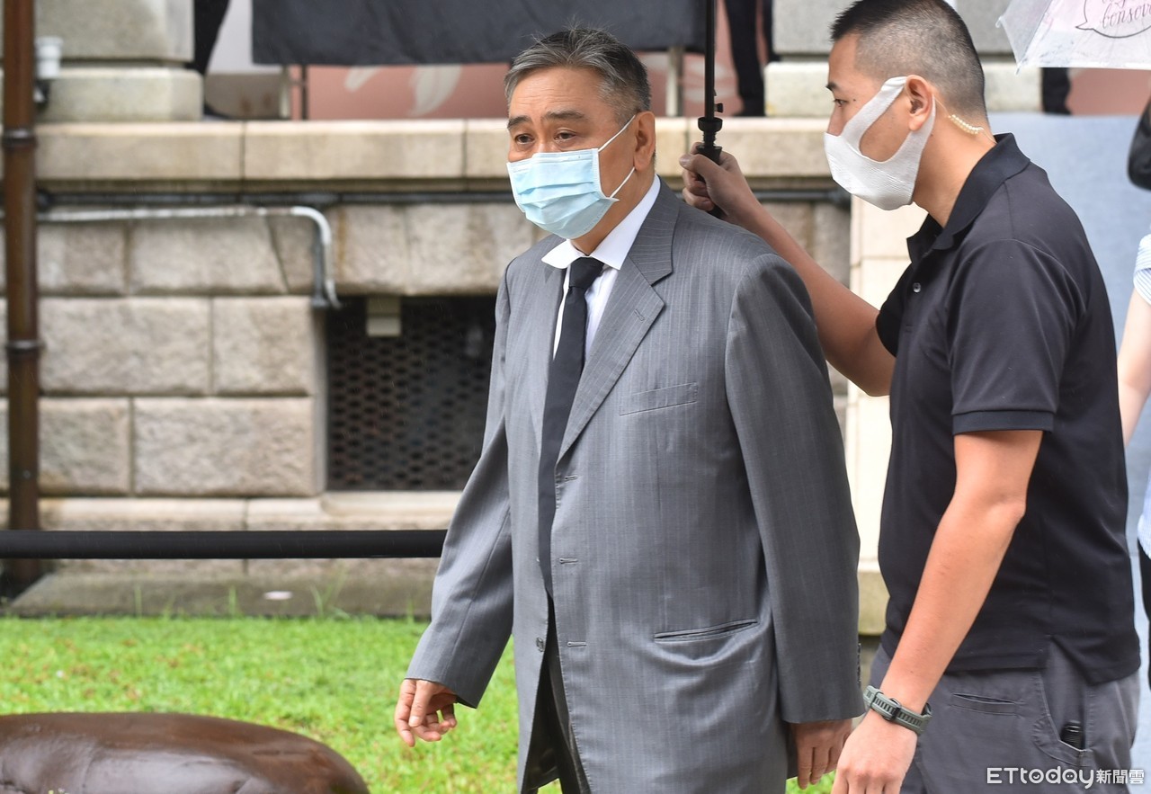 王文洋包養「人妻產子」200萬買斷　律師諷發戰報：貧窮限制我想像