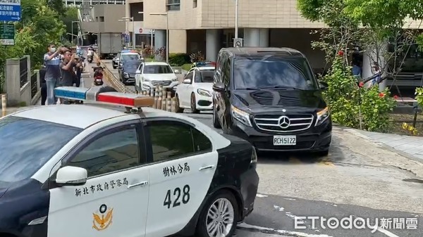 ▲▼樹林警楊庭豪移靈。（圖／記者陳以昇攝）