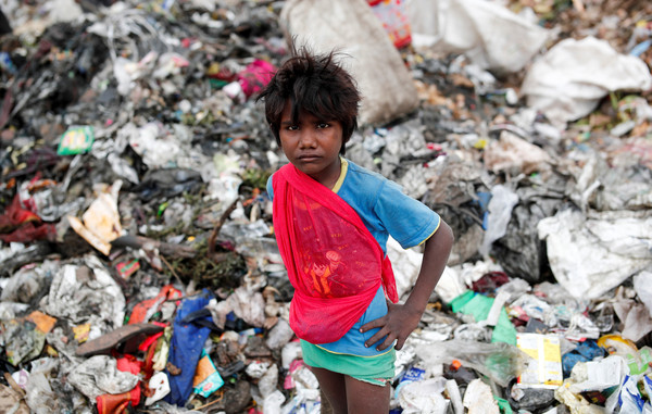 ▲▼印度貧富差距極大，垃圾場成為貧民聚居地。（圖／路透）