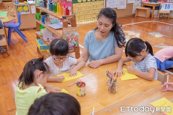 ▲嘉南藥理大學附設嘉藥幼兒園的小朋友，收集幼兒及成人口罩，捐贈給日本石川縣白山市「光」保育園小朋友，希望大家都能好好戴口罩，平安避開疫情威脅。（圖／記者林悅翻攝，下同）