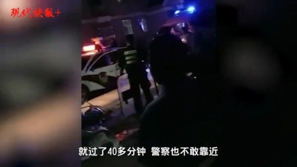 ▲江蘇一名17歲少女剛出家門就遭男子挾持，當街割喉並刺了數刀，目前仍在重症室住院。（圖／翻攝自現代快報，下同）