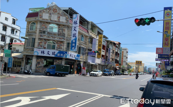 ▲雲林縣斗六市警民街，經車道重劃加裝多時向號誌讓附近民眾「多一條安全回家」的路。（圖／記者蔡佩旻攝）