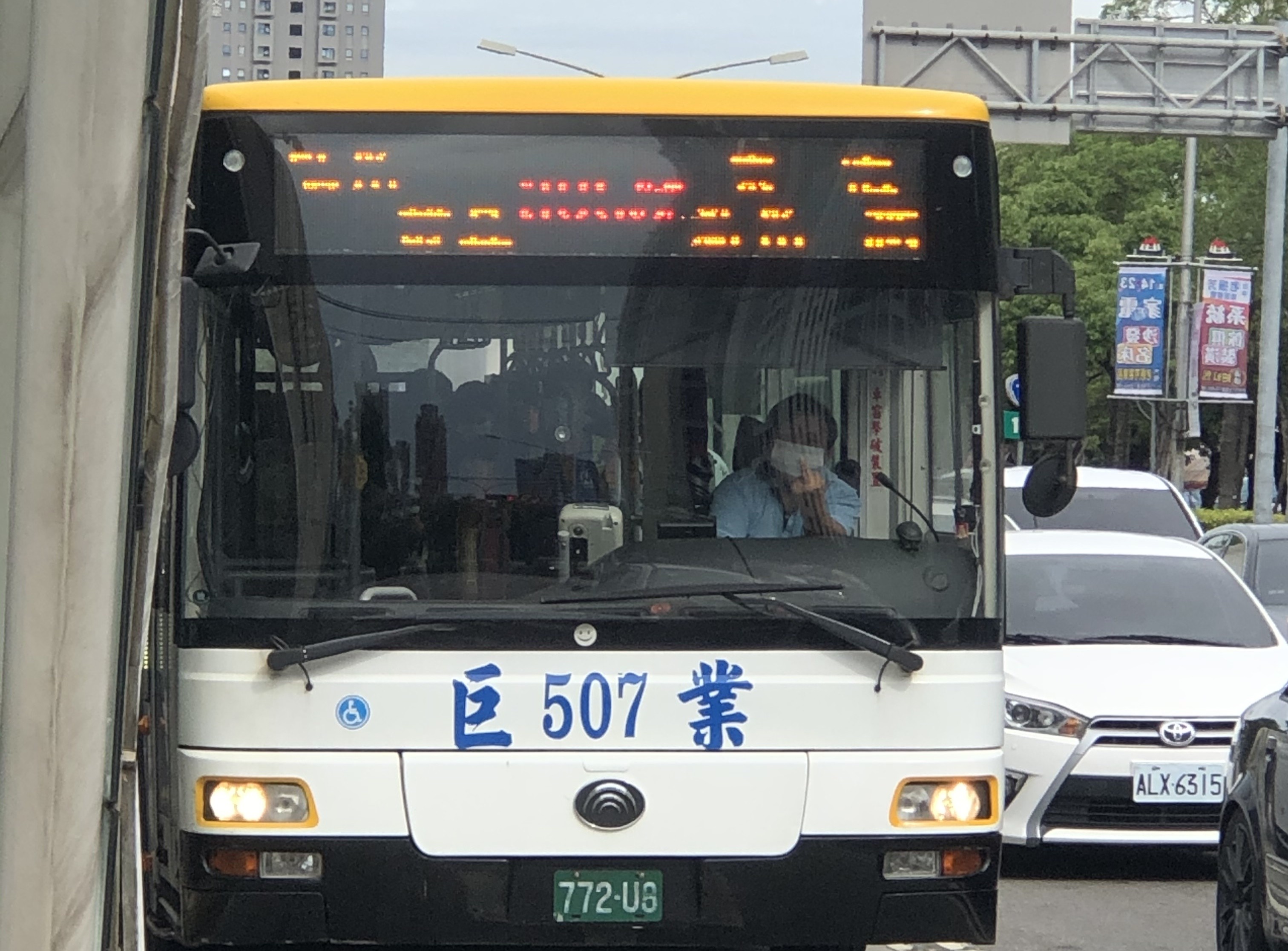 台中公車急煞害乘客險慘摔司機竟酸 跑過來很帥嗎 再比中指回嗆 Ettoday社會新聞 Ettoday新聞雲