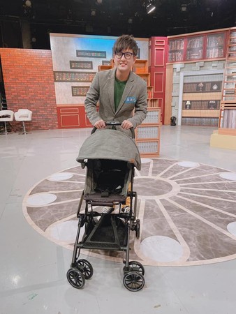 ▲黃靖倫升格當爸，近期特別想要嬰兒車。（圖／TVBS提供）