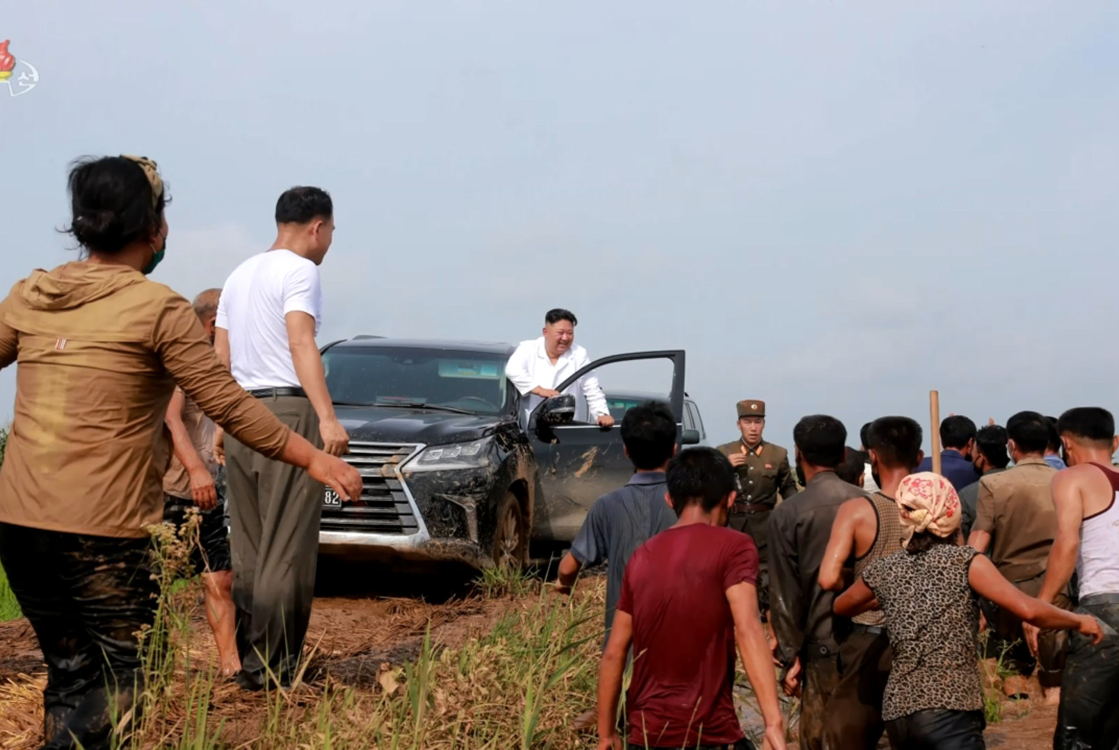 ▲▼金正恩開著凌志高級休旅車視察黃海北道災區。（圖／翻攝自《朝中社》）