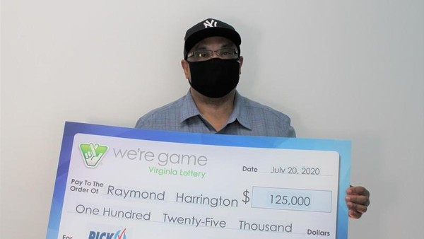 美國1名幸運抱回367萬元彩券獎金的男子，向當地電視台分享得獎撇步。（翻攝Virginia Lottery）