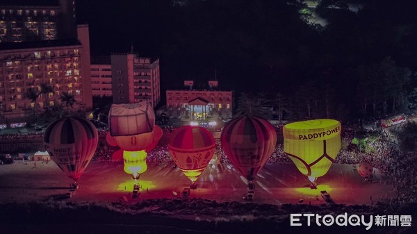 ▲▼熱氣球光雕音樂會中以五顆熱氣球向偉大父親致敬，同時點亮知本溫泉區的夜空。（圖／台東縣政府提供，下同）