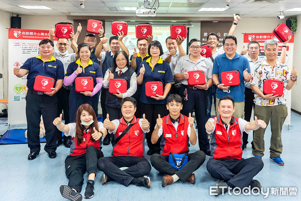 ▲中保科與台灣大車合作，協助車隊訓練100位駕駛學習操作AED與CPR隊。（圖／中保科提供）