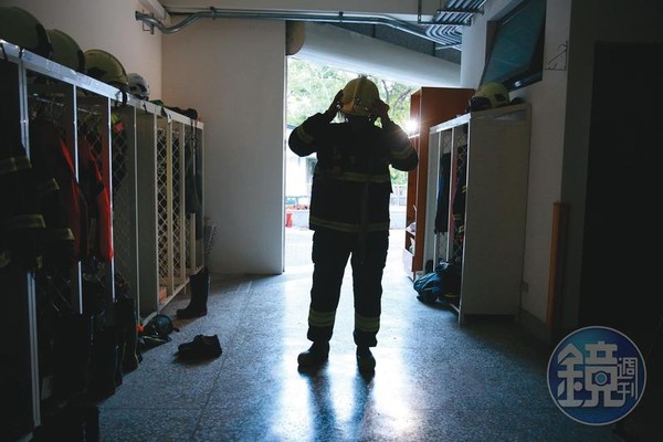 葉泰興爆發醜聞後，基層消防員人心惶惶，擔心自己的搜救證書變成廢紙。