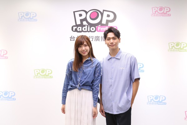 ▲▼ 許維芳圓夢在電台和蔡旻佑合唱《我可以》。（圖／POP Radio提供）