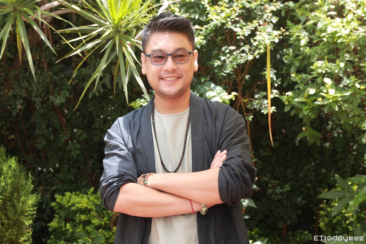 朱孝天昔自稱「皇帝投胎」：不然哪有那麼多女生伺候我