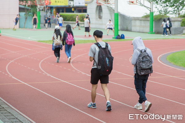 ▲▼校園生活,大學教育,男女高中生,下課,校園（圖／記者林世文攝）