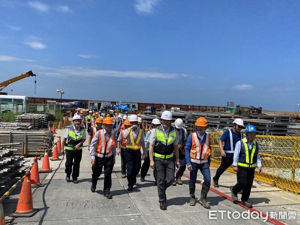 ▲▼勞動部職業安全衛生署赴台電桃園大潭電廠增建電力設備工程進行工安突擊檢查。（圖／職安署提供）