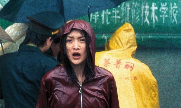周迅原本默默無聞，在酒吧意外結識導演婁燁，被找來《蘇州河》扮演女主角，一舉打開了知名度。（前景娛樂提供）