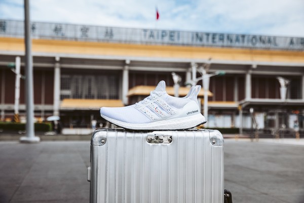 ▲adidas推出滿滿旅遊元素的Ultraboost City Pack “Taipei” 城市系列跑鞋，融合北部兩大機場元素，打造充滿台北文化的嶄新跑鞋。（圖／品牌提供）