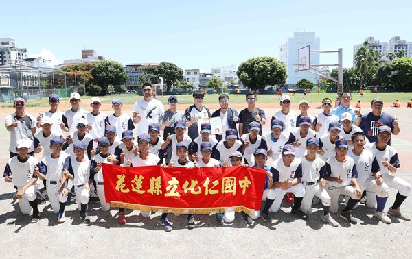 ▲中華職棒31年回饋列車棒球教室前進花蓮化仁國中。（圖／中華職棒提供）