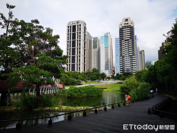 ▲▼台中秋紅谷周邊房市配圖。秋紅谷,台中七期,豪宅,大樓,公園綠地。（圖／記者湯興漢攝）