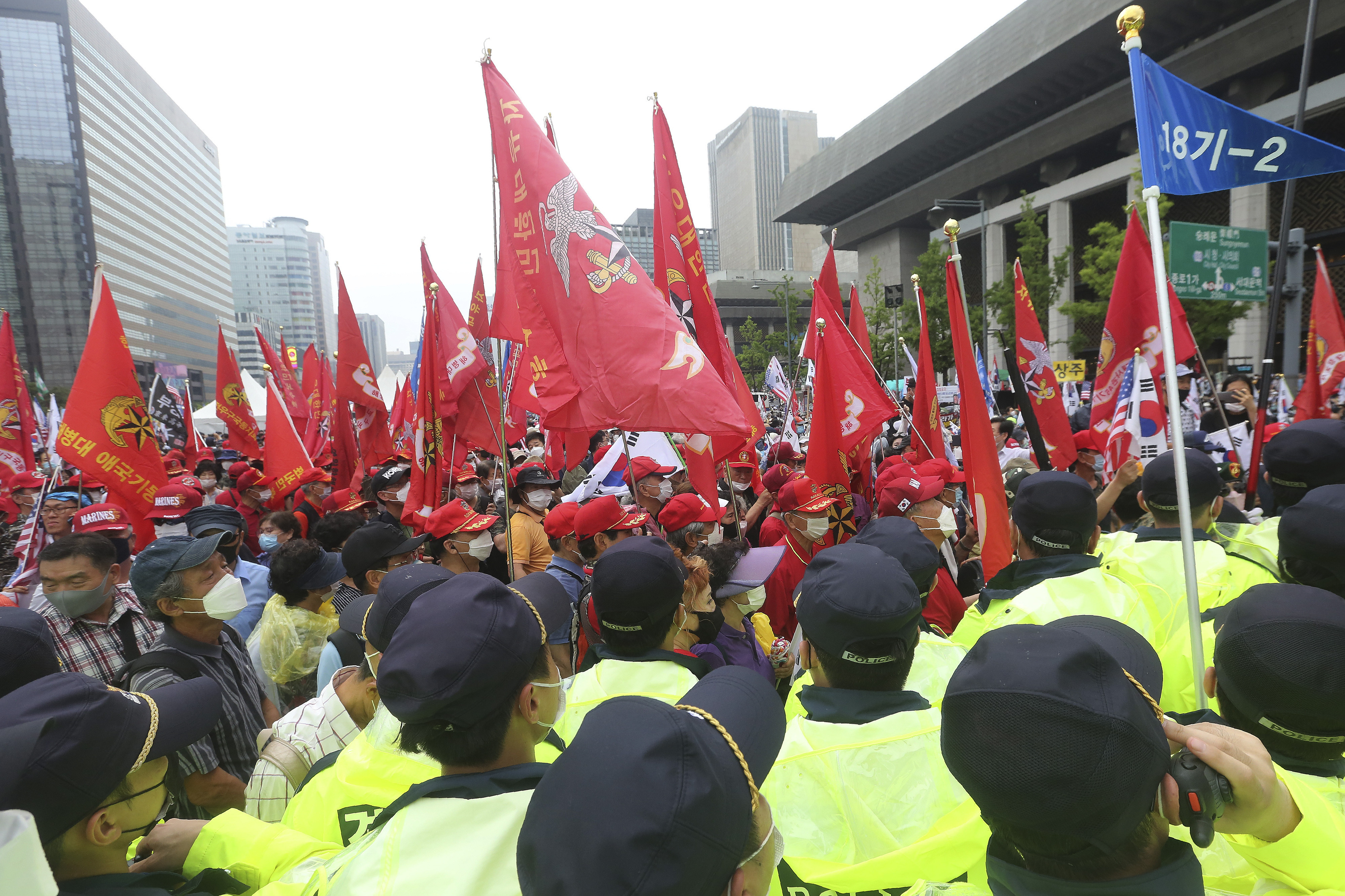 ▲▼南韓基督教、保守派勢力集結數萬名民眾至首爾光化門前集會示威。（圖／達志影像／美聯社）