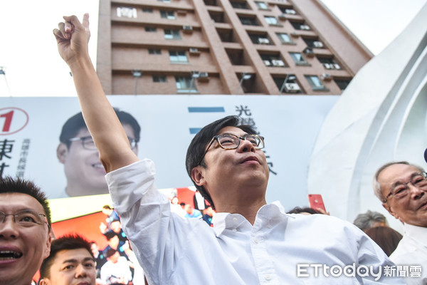 ▲高雄市長補選，陳其邁出面宣布當選。（圖／記者林敬旻攝）