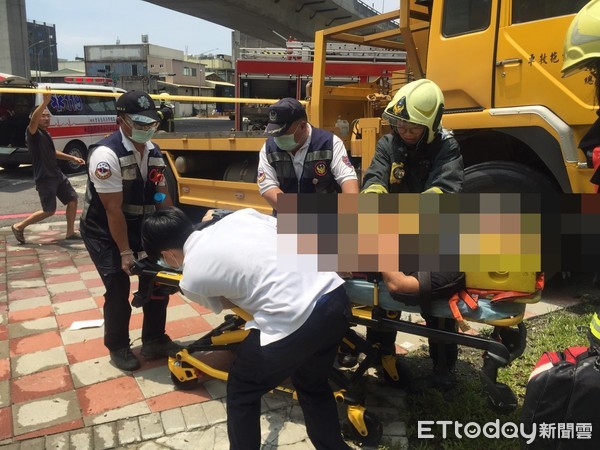 ▲前鎮區新生路238號前車禍 。（圖／地方中心翻攝）