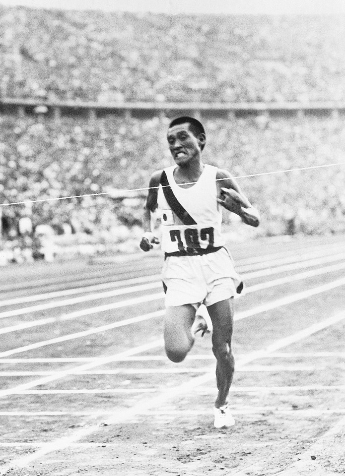 ▲1936年8月9日，德國柏林奧運會，被迫代表日本參賽的朝鮮人孫基禎奪得了冠軍，並以2小時29分19秒的成績成為奧運會歷史上第一個跑入2小時30分鐘的人。（圖／CFP）