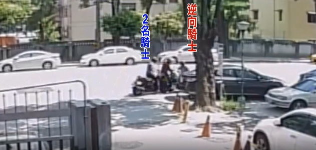 70歲翁逆向撞2機車回一句「對不起」肇逃！年輕人傻眼了　他下場曝光。（圖／東森新聞）