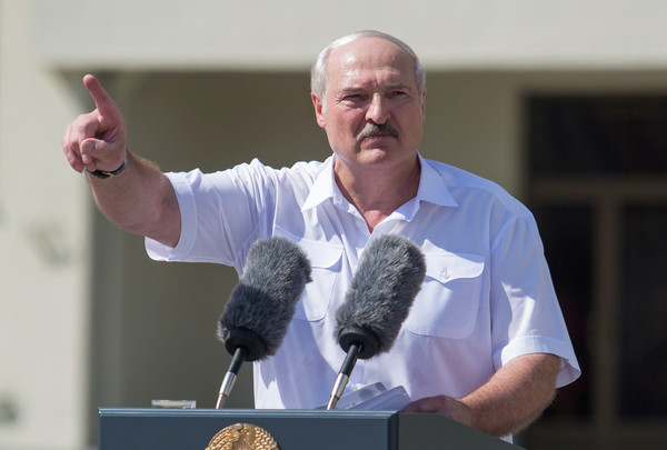 ▲白俄羅斯總統盧卡申柯（Alexander Lukashenko）於16日向支持者發表演說。（圖／路透）