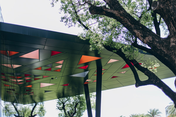 ▲▼屏東縣立圖書館，有30年歷史加上「森林圖書館」之稱，歷經2年整修，2千餘坪的空間即將在8月底開幕。（圖／屏東縣政府提供）