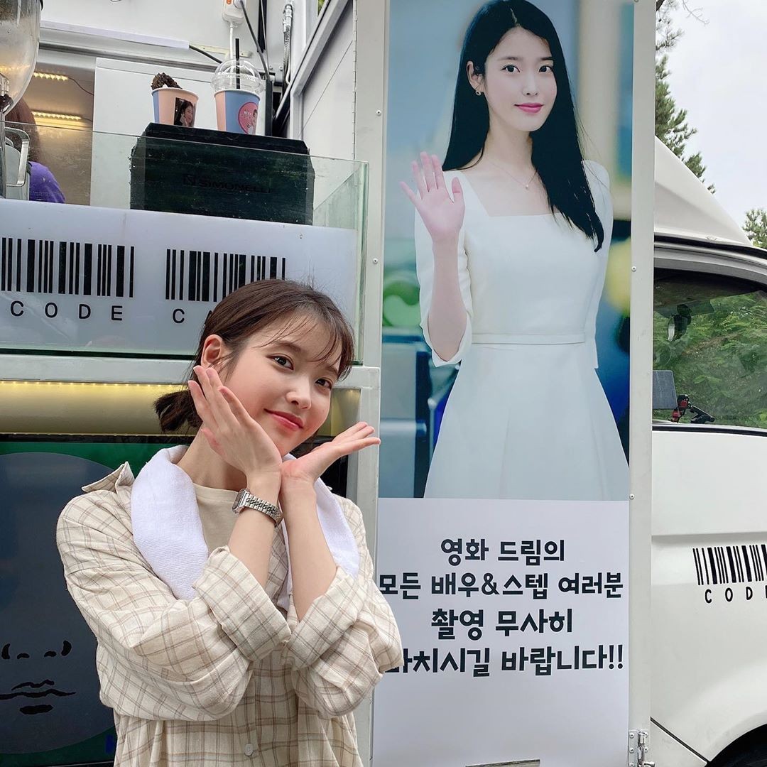 ▲▼ IU            。（圖／翻攝dlwlrma IG）