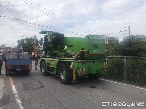 ▲▼台中豐原孕婦騎機車擦撞吊車，2歲女童慘死。（圖／記者鄧木卿翻攝）