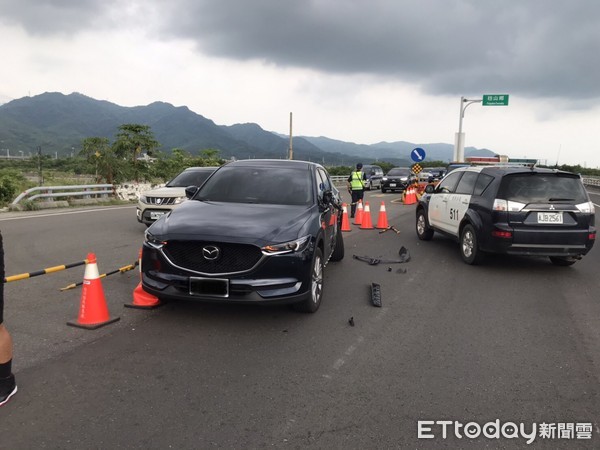 ▲王姓男子駕駛自小客車，途經台1線枋寮段身體不適擦撞他車，警方迅速處理排除      。（圖／記者陳崑福翻攝）