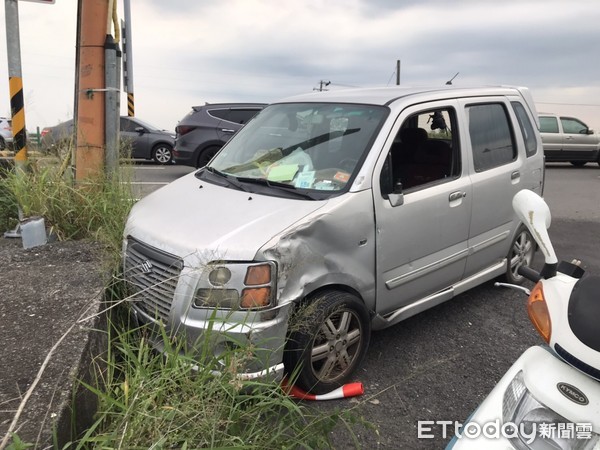 ▲王姓男子駕駛自小客車，途經台1線枋寮段身體不適擦撞他車，警方迅速處理排除      。（圖／記者陳崑福翻攝）