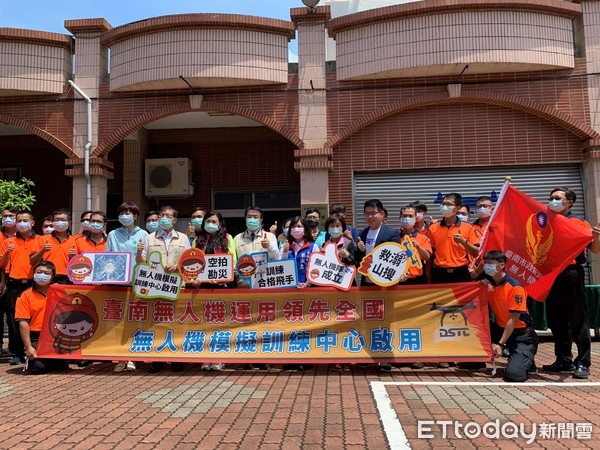 ▲台南市消防局首座無人機運用模擬訓練中心19日盛大啟用，台南市長黃偉哲親自視察。（圖／記者林悅翻攝，下同）