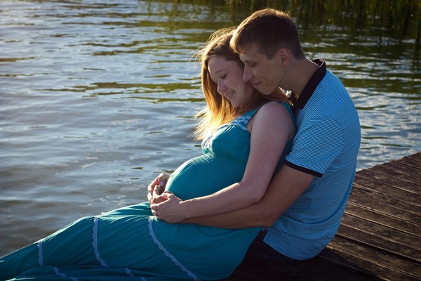 ▲▼懷孕的婦女與男子。（圖／取自免費圖庫Pixabay）