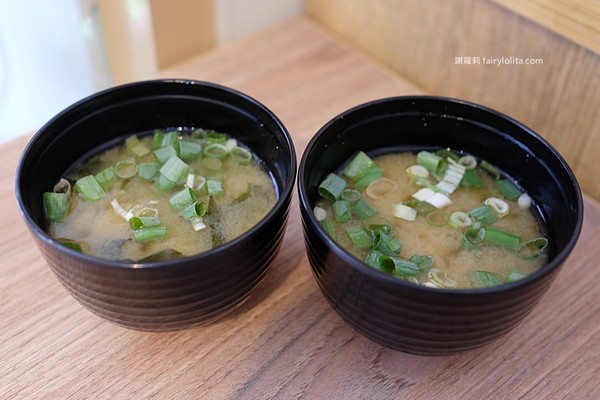 ▲▼初。丼飯日式丼飯。（圖／蹦啾＊謝蘿莉 La vie heureuse提供，以下皆同，請勿隨意翻拍以免侵權）