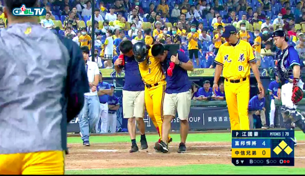 ▲張志豪傷退 。（圖／CPBL.TV）