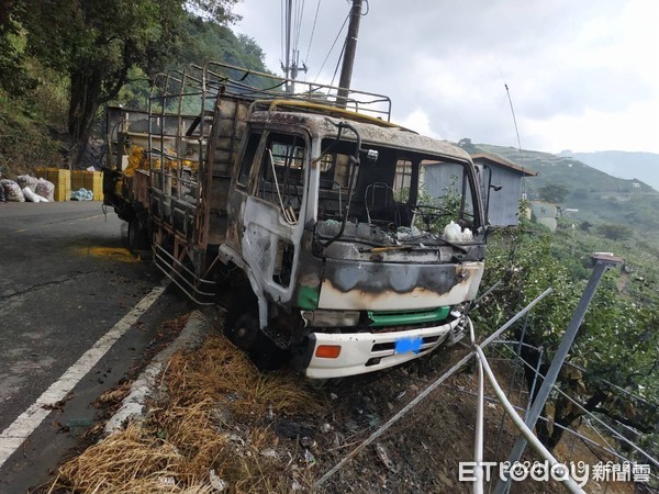 ▲▼台七甲線69.8公里處火燒車。（圖／記者鄧木卿翻攝）