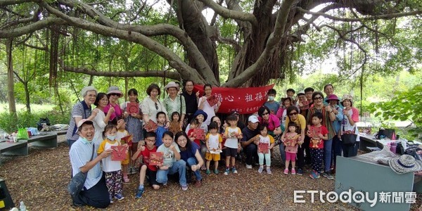 ▲為了慶祝祖父母節，台南市東區樂齡學習中心在祖父母節前夕，辦理「祖孫藝遊趣」活動。（圖／記者林悅翻攝，下同）