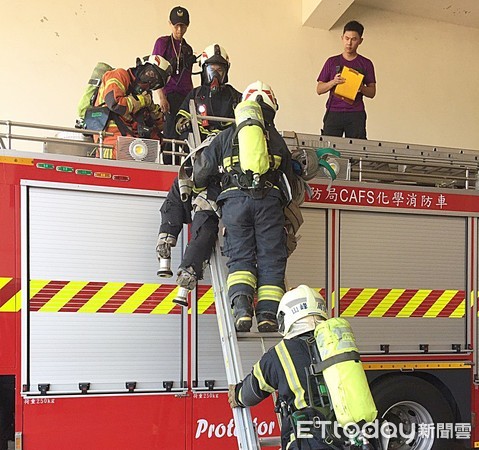 ▲桃園市消防局最近新增救災消防梯，這套美式消防梯操作輕便，可同時負荷3名全副武裝消防人員。（圖／記者沈繼昌翻攝）