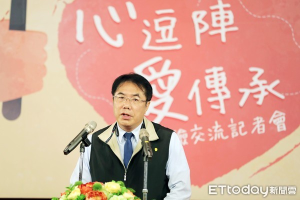 ▲台南市長黃偉哲率台南房屋修繕各職工志工團體代表進行簡報，分享台南經驗。（圖／記者林悅翻攝，下同）